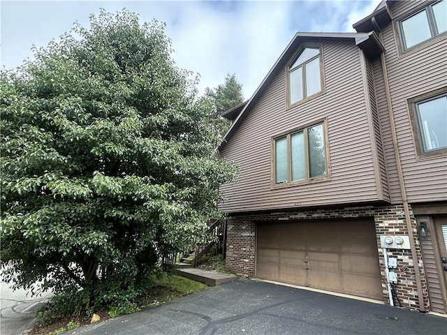 401 Spring Run Dr, Monroeville, PA 15146 - photo 1