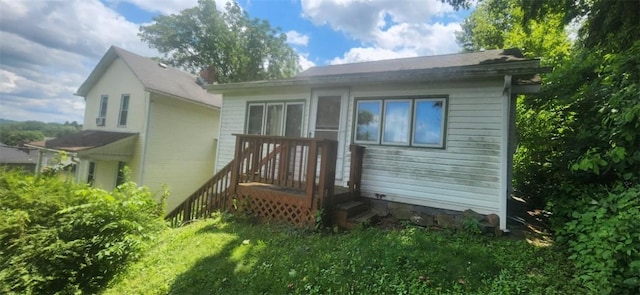 608 Division Ave, Ellwood City, PA 16117 - photo 1