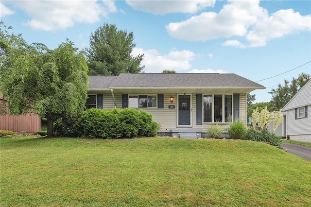 719 E Hillcrest Ave, New Castle, PA 16105 - photo 2