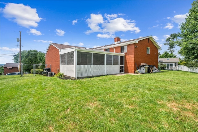 147 Victoria Dr, White Oak, PA 15131 - photo 2