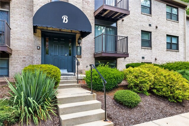 300 Gilkeson Rd Unit 10B, Mt Lebanon, PA 15228 - photo 3