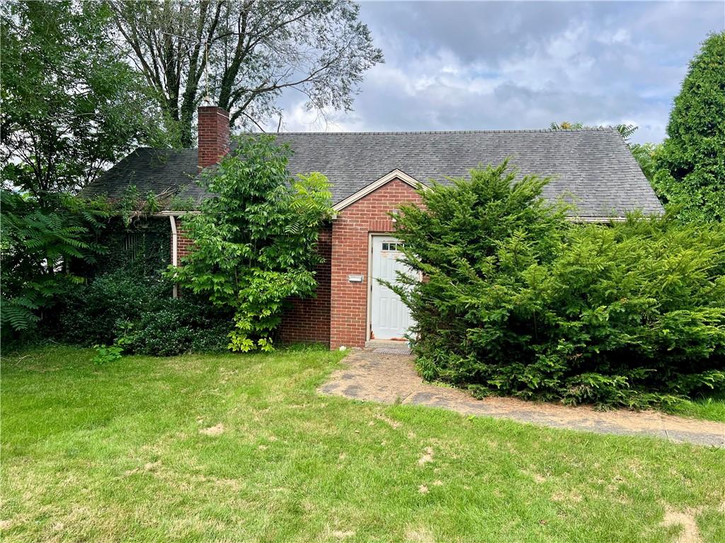 714 Pershing St, Ellwood City, PA 16117 - photo 2