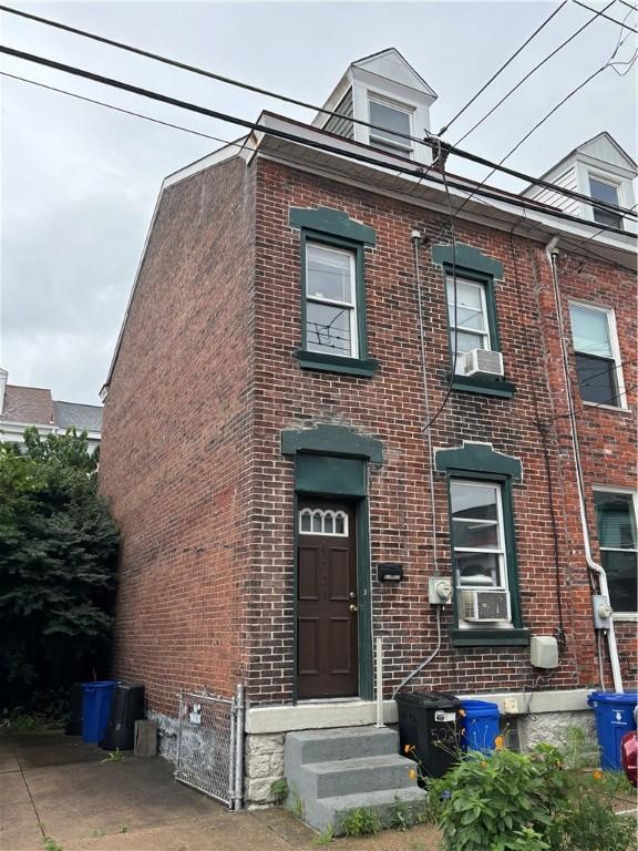 5224 Carnegie St, Lawrenceville, PA 15201 - photo 1