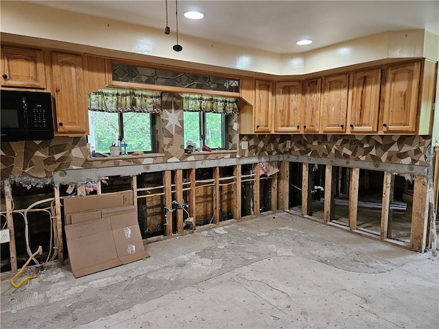 2945 Hills Church Rd, Murrysville, PA 15632 - photo 9