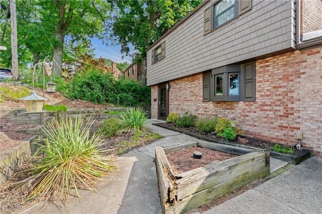 33 Roxbury Rd, Braddock Hills, PA 15221 - photo 2