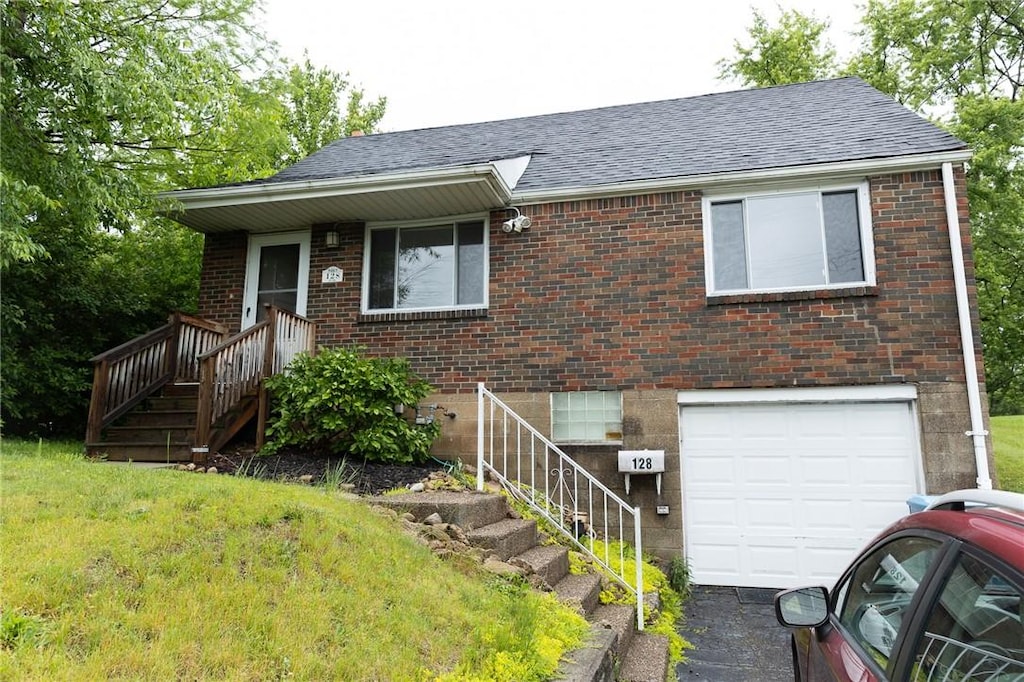 128 Pheasant Dr, Penn Hills, PA 15235 - photo 1