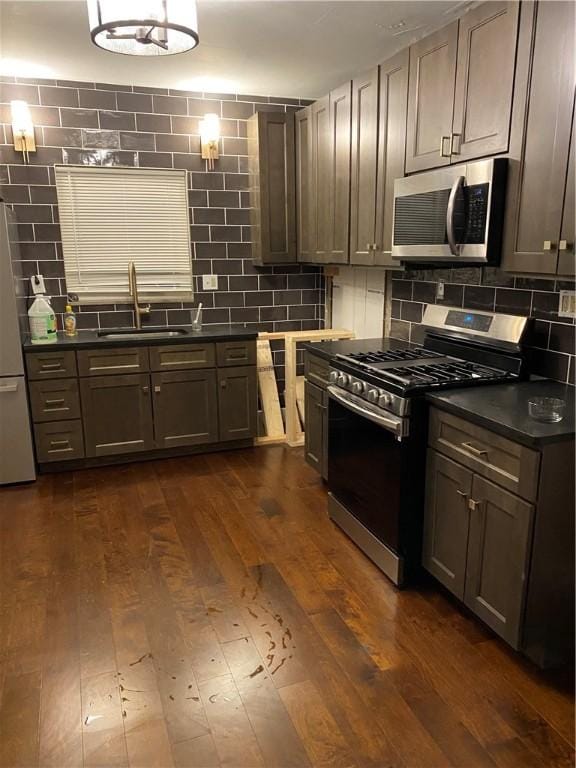 6424 Meadow St, Lincoln Larimer, PA 15206 - photo 3