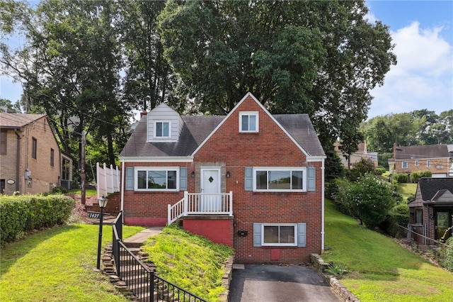 1427 Orr Dr, Castle Shannon, PA 15234 - photo 1