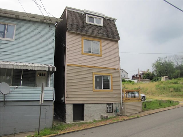 703 Coursin St, Mckeesport, PA 15132 - photo 2