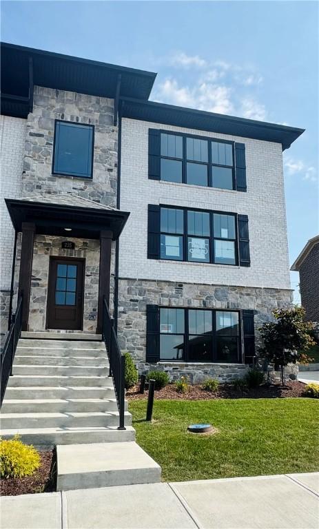 235 Lucca Ln, Saint Clair, PA 15241 - photo 1