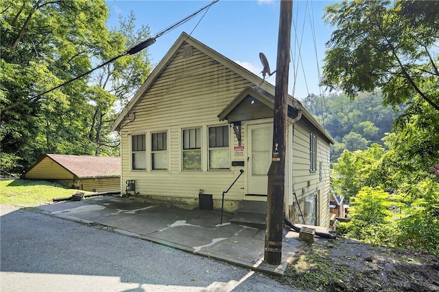 558 Stewart St, Turtle Creek, PA 15145 - photo 2