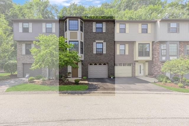 760 Windvue Dr, Robinson Twp, PA 15205 - photo 2