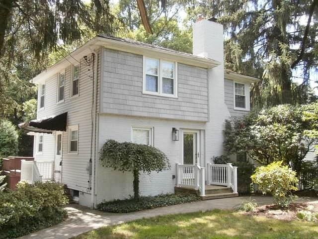 111 Mckenney Dr, Brighton Twp, PA 15009 - photo 1