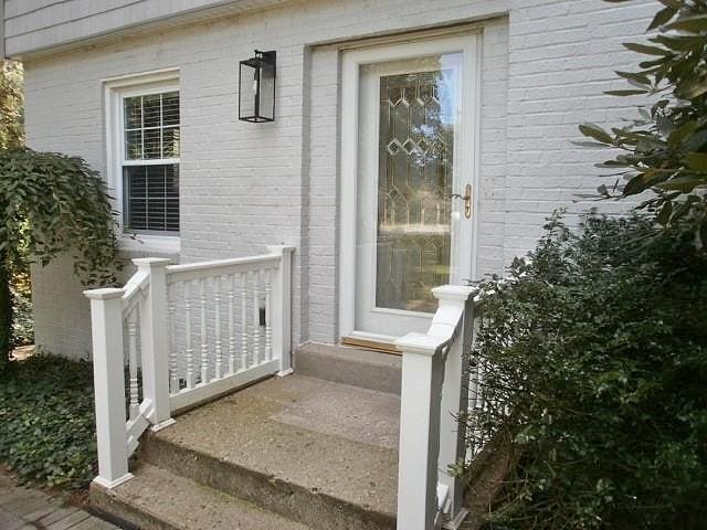 111 Mckenney Dr, Brighton Twp, PA 15009 - photo 2
