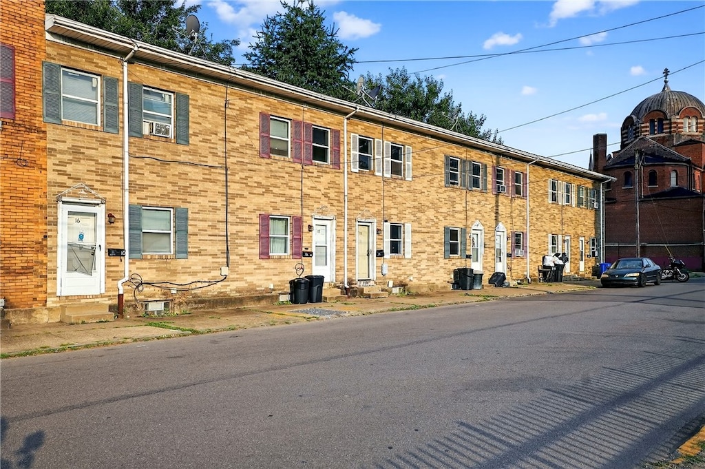 16-22 Helen St, Mckees Rocks, PA 15136 - photo 1
