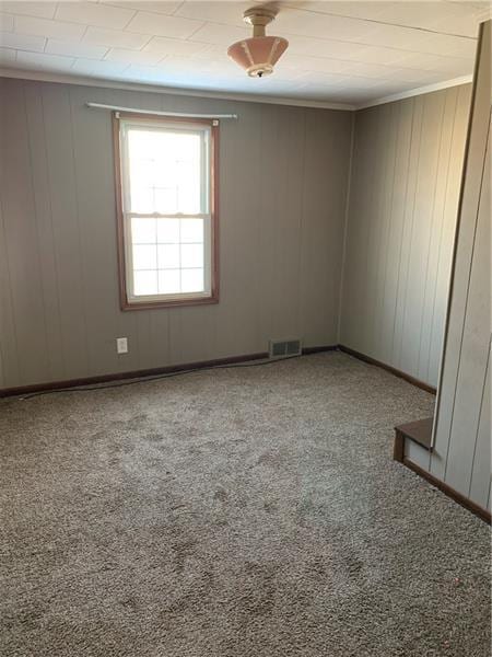 view of carpeted spare room