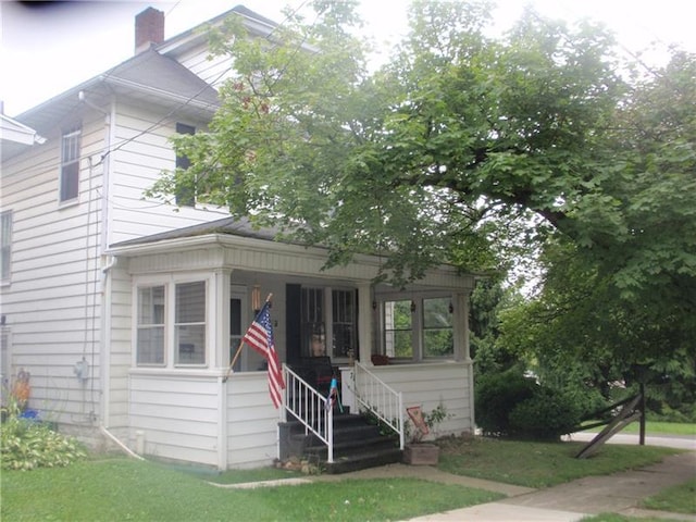 view of front of home with a front yard