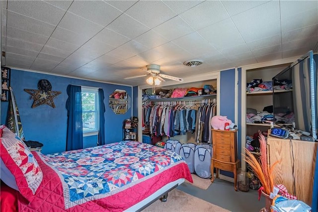 bedroom with ceiling fan