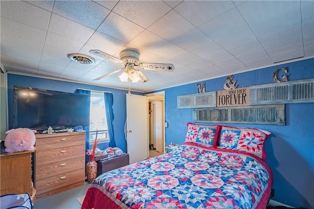 bedroom featuring ceiling fan