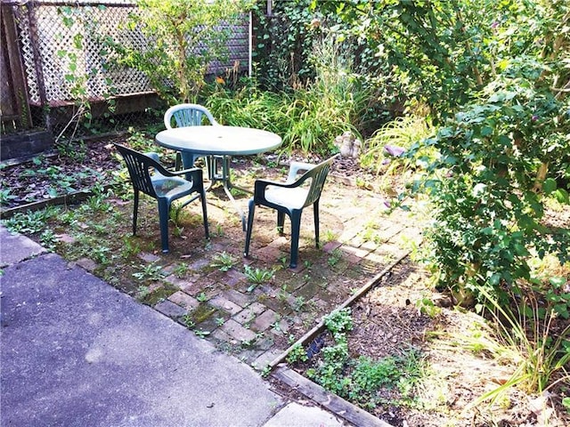 view of yard with a patio