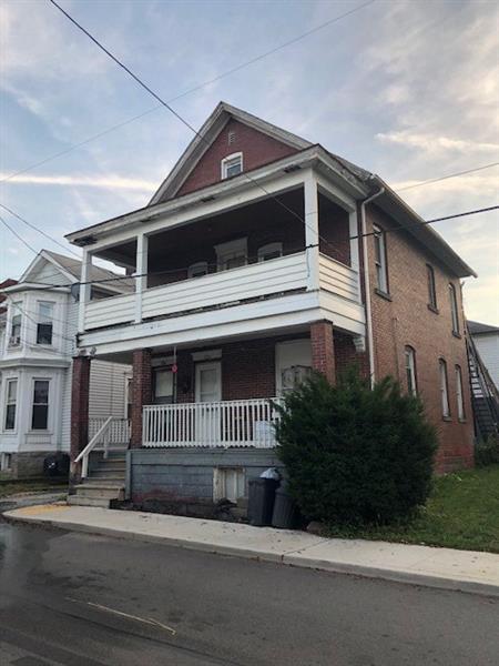 view of front facade featuring a porch