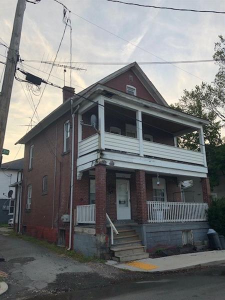 view of front of house with covered porch