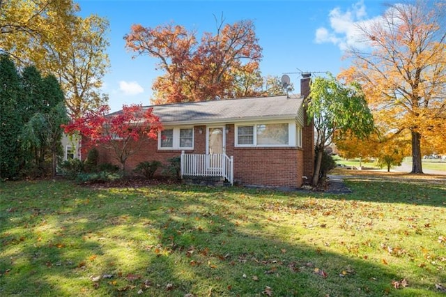 view of front of home featuring a front yard