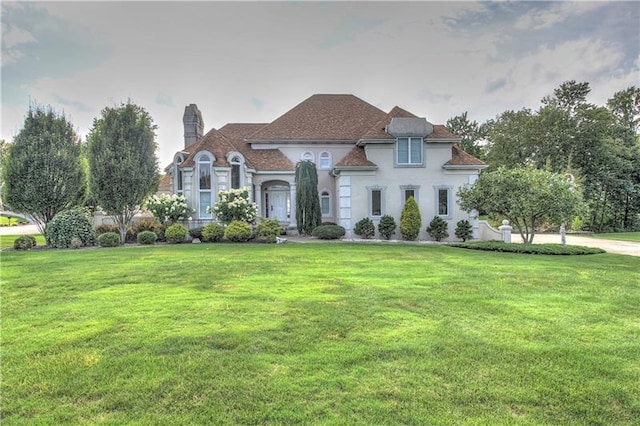 view of front of home with a front lawn