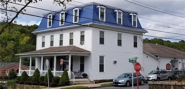 view of front of house with covered porch