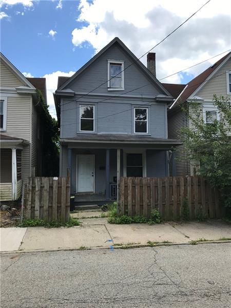 view of front property featuring a porch