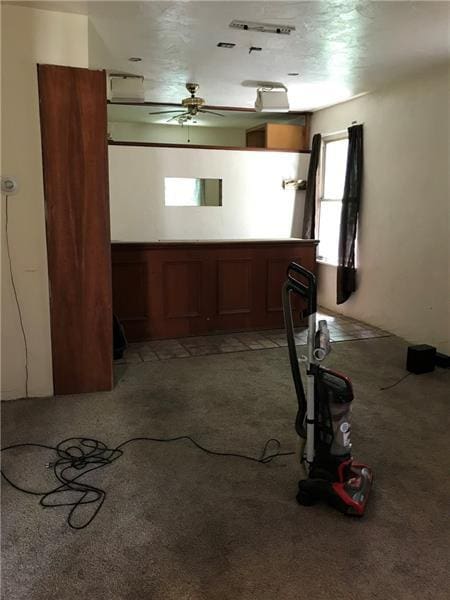 carpeted empty room featuring ceiling fan