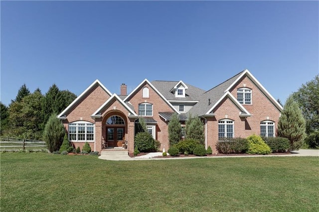 view of front of home featuring a front lawn