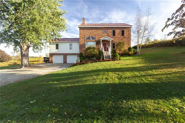 view of front of home featuring a front yard and a garage