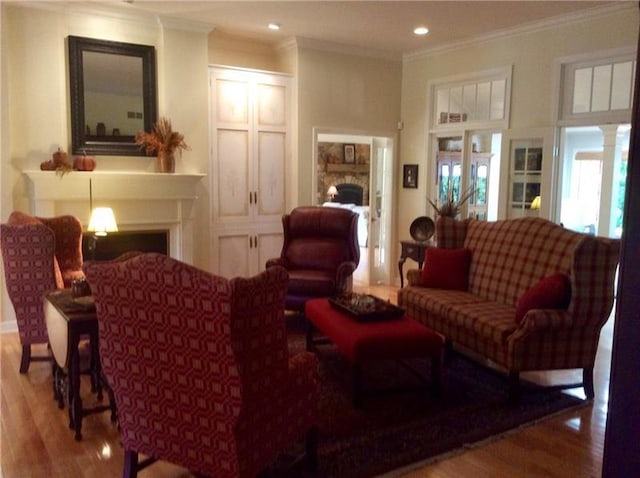 living room featuring light hardwood / wood-style flooring and crown molding