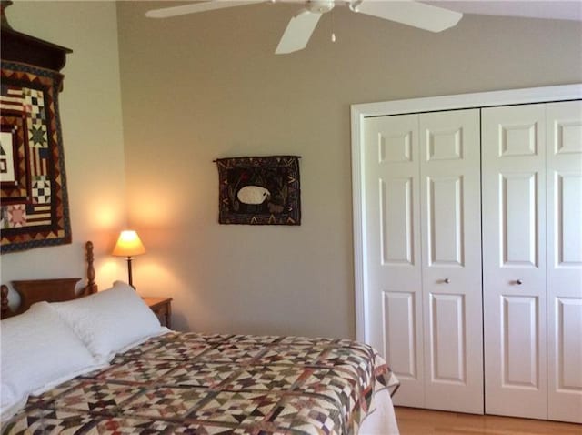 bedroom with ceiling fan, light hardwood / wood-style floors, and a closet