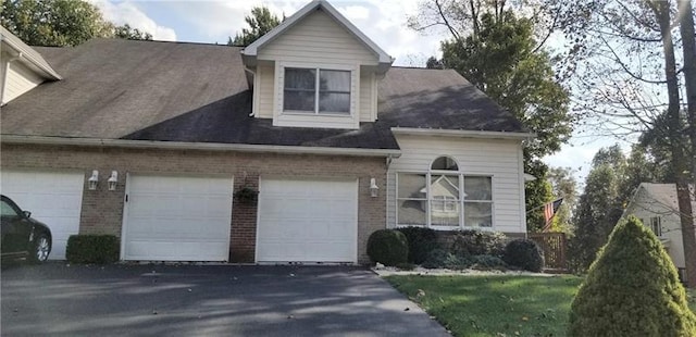 view of front facade with a garage