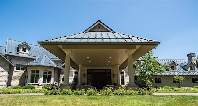 view of front facade with a front yard