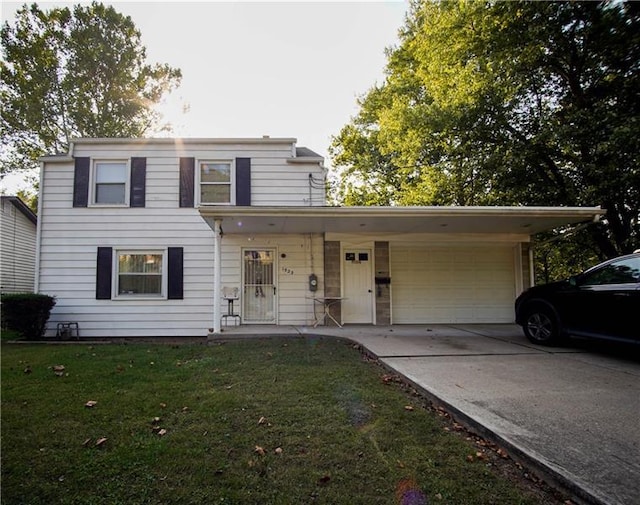 view of front of house with a front lawn and a garage