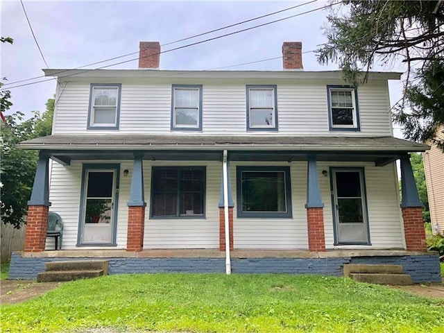 view of front facade featuring a porch and a front lawn