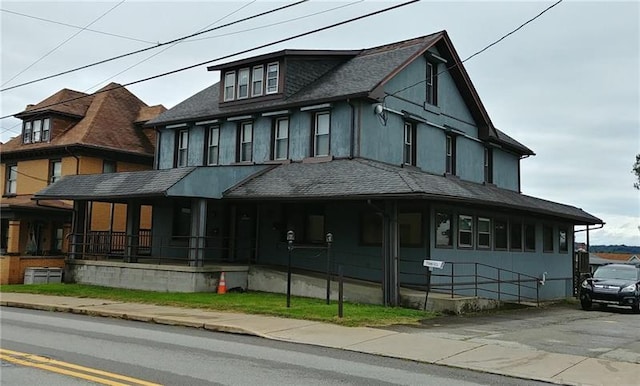 view of front facade