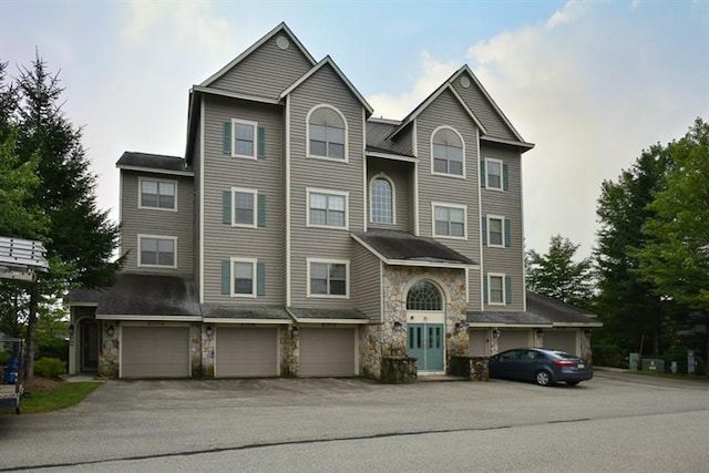 view of front facade featuring a garage