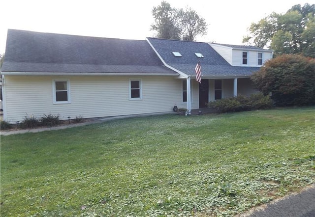 back of house featuring a lawn