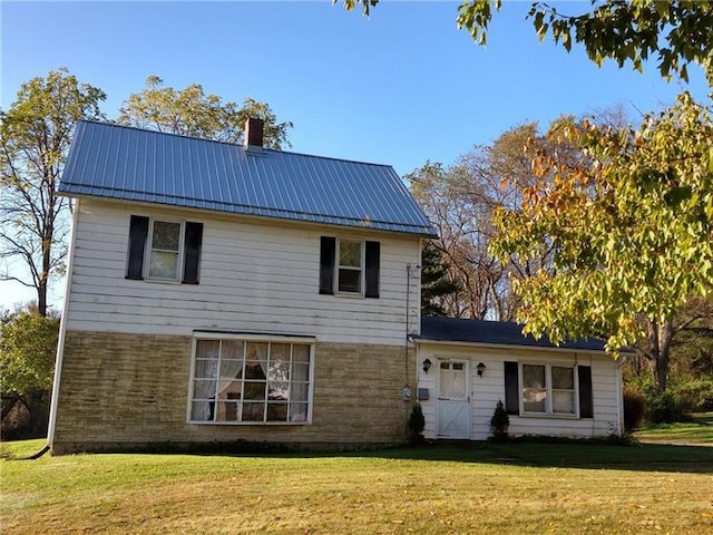 view of front of property with a front yard