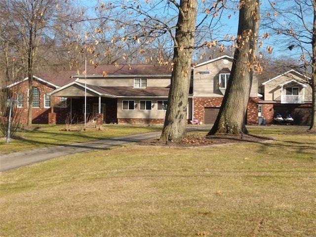 view of front of home featuring a front lawn