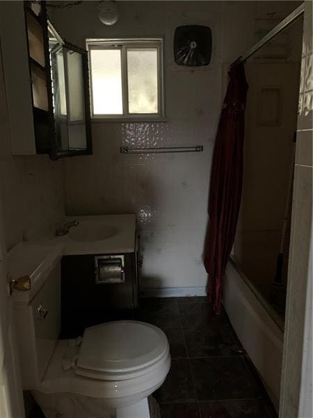 full bathroom with tile floors, toilet, shower / bathtub combination with curtain, and vanity