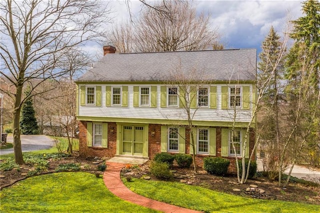 view of front of home featuring a front yard