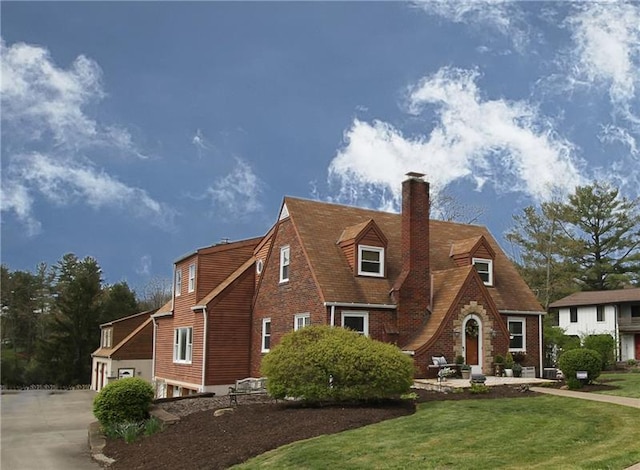 view of front of home with a front yard