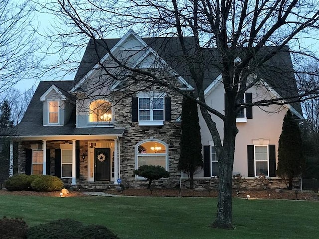 view of front of home featuring a front lawn