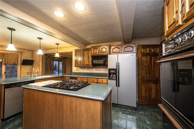 kitchen with decorative light fixtures, beam ceiling, kitchen peninsula, black appliances, and sink