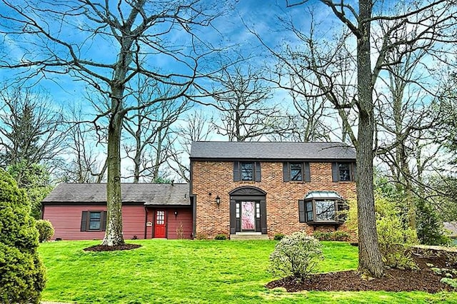 view of front of property with a front lawn